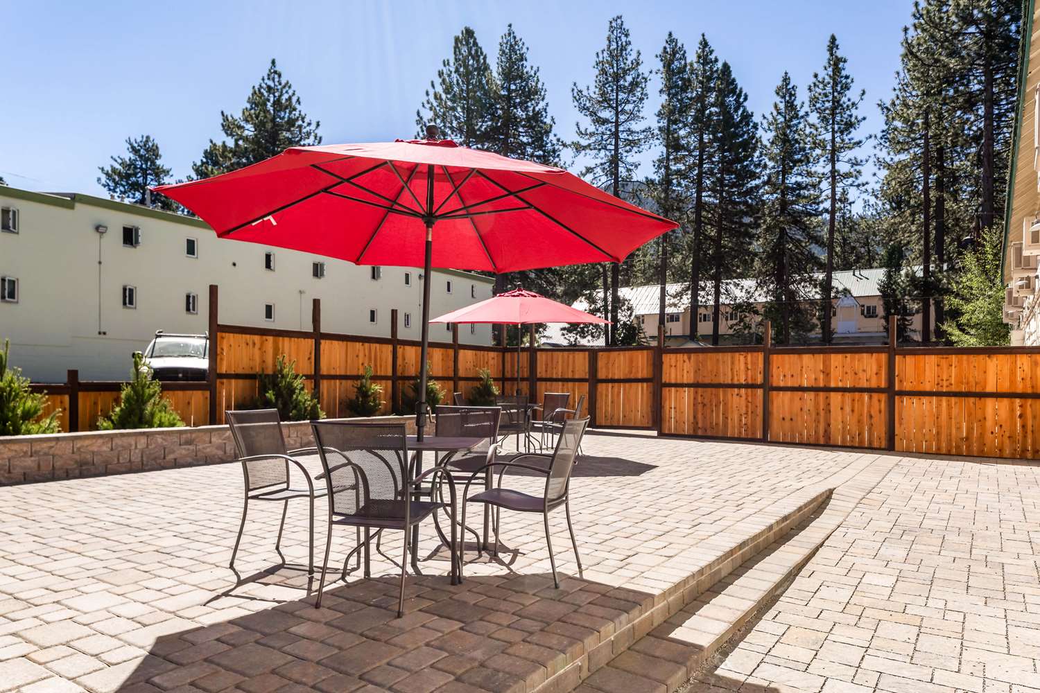 Econo Lodge Inn & Suites Heavenly Village Area 20/23