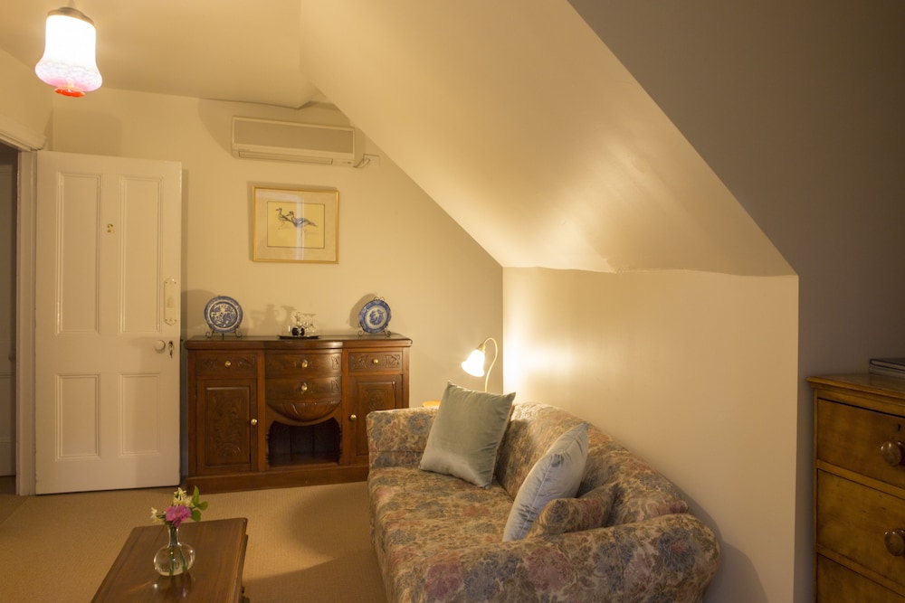 THE RACECOURSE INN 29/50