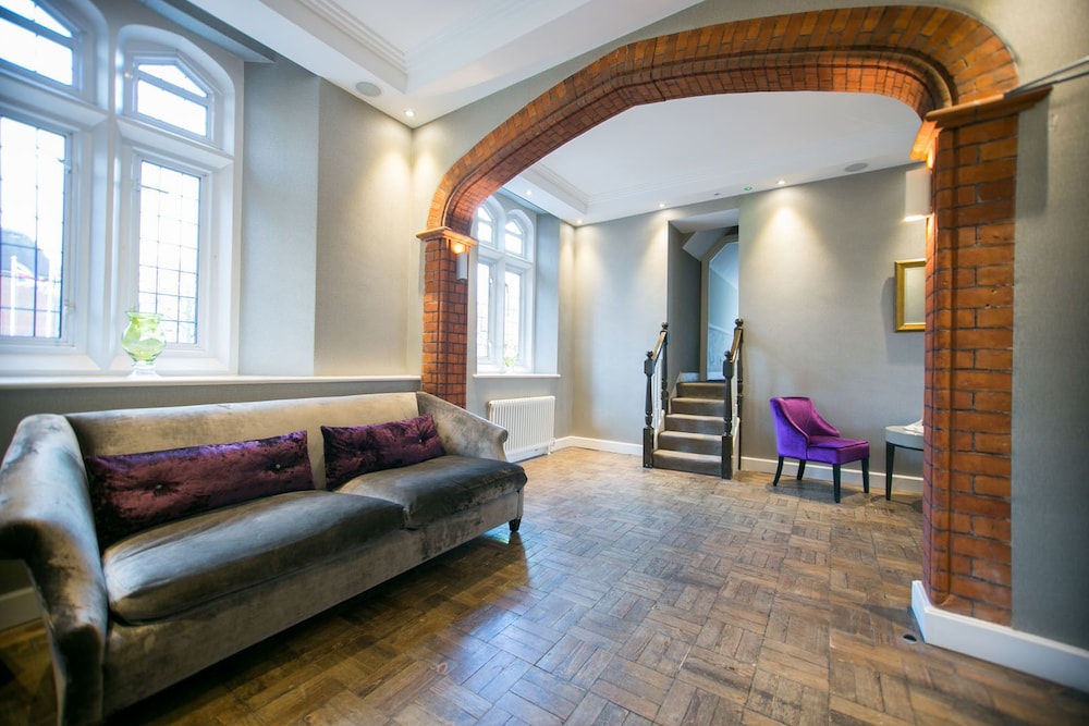 The Pillar Hotel London 37/61