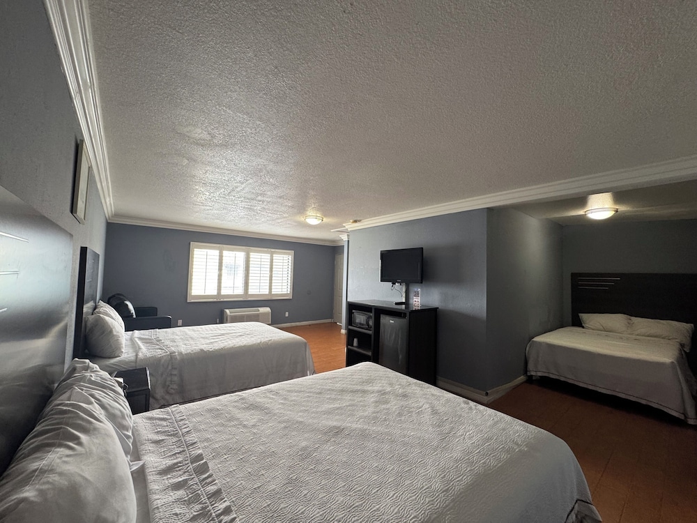Big A Motel 11/49