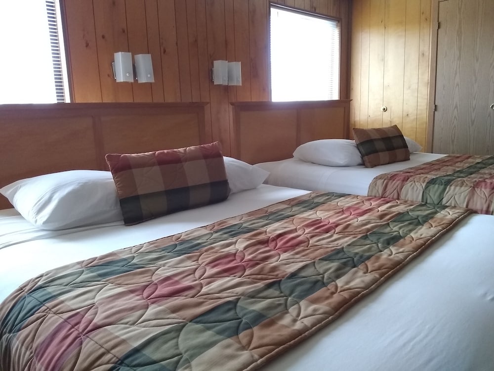 The Orca Inn 26/71