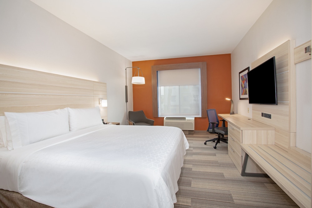 Holiday Inn Express & Suites Phoenix - Glendale Sports Dist 21/63