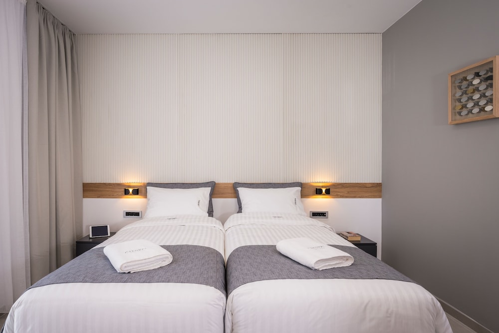 Central City Hotel 8/50