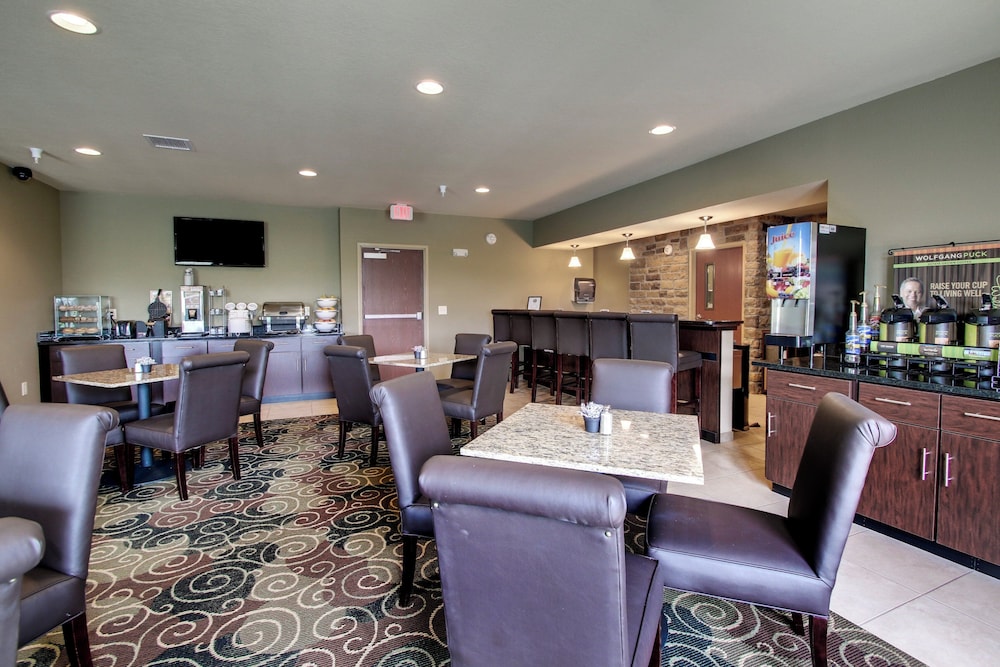 Cobblestone Inn and Suites Avoca 34/40