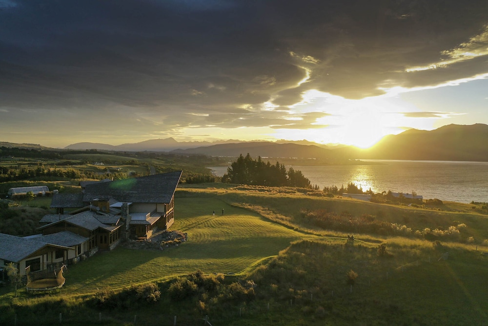 FIORDLAND LODGE 62/72