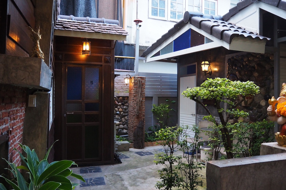 Stay With Me Guesthouse 5/50