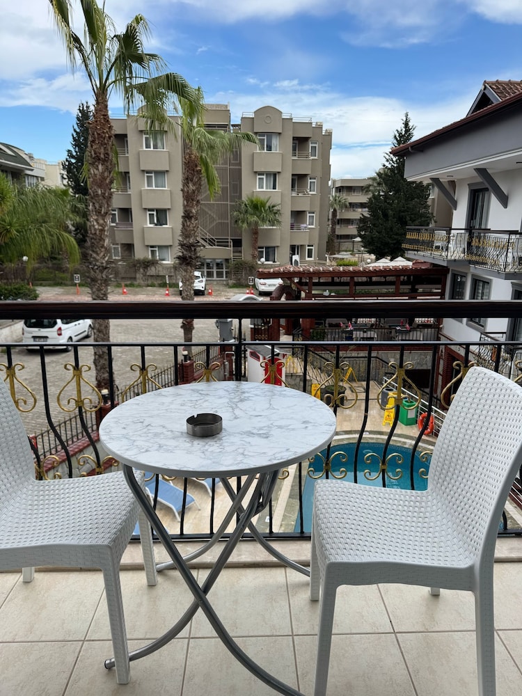 Orange Garden Hotel 33/45