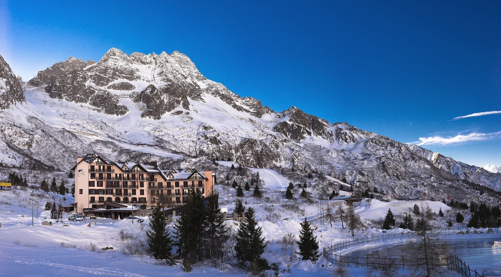 Hotel Piandineve 57/64