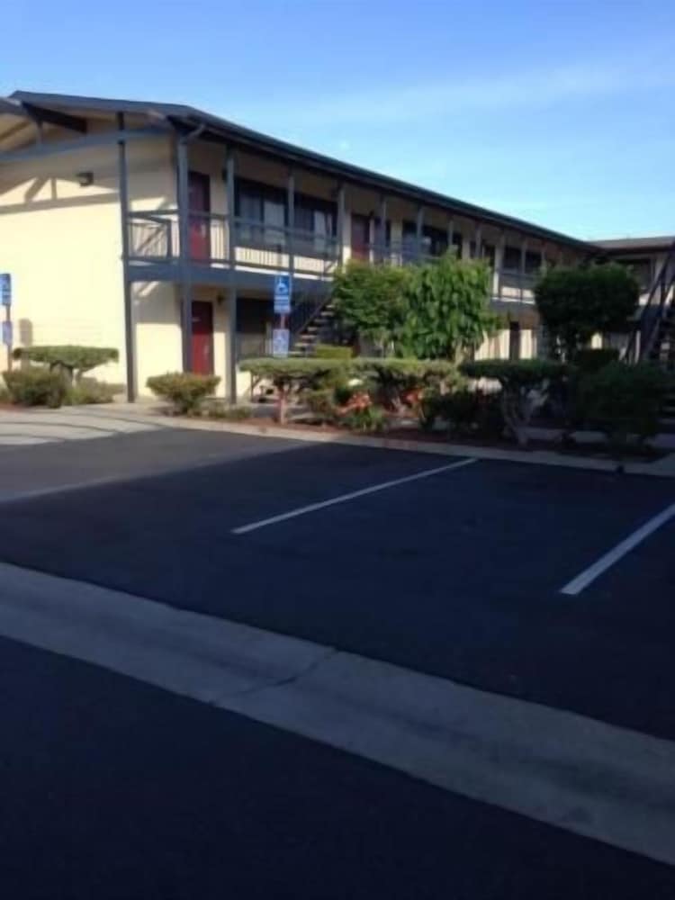 Luxury Inn 35/44