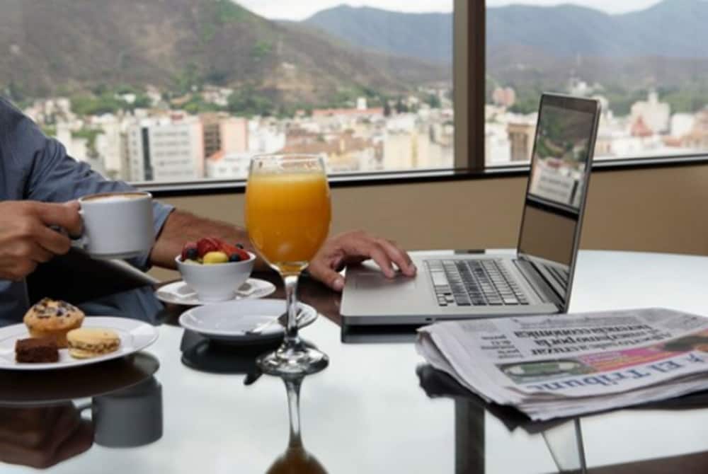 Alejandro I Hotel 55/68