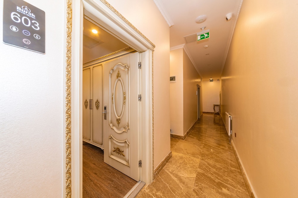 CZN Burak Hotel 40/74