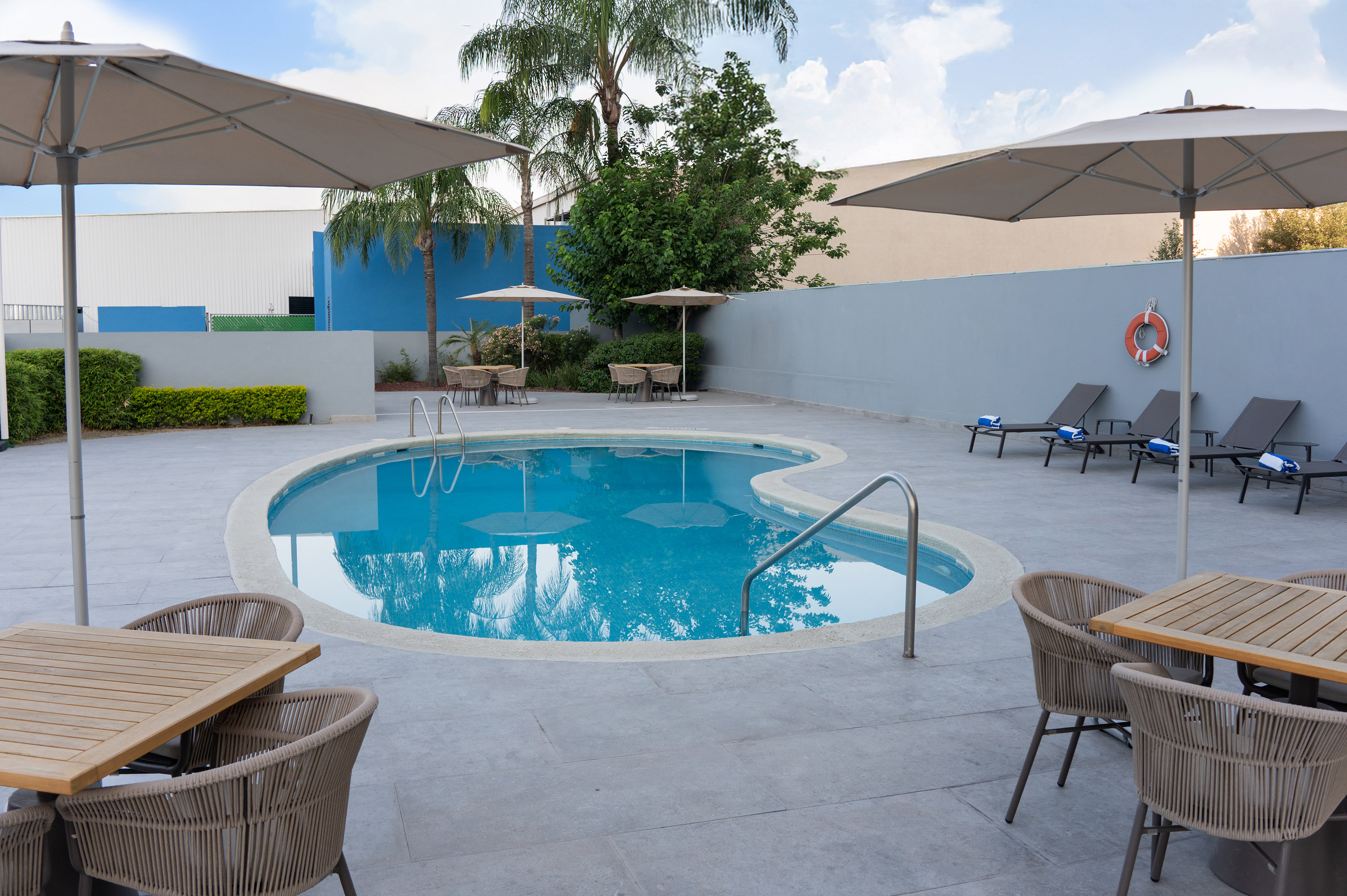 Holiday Inn Express And Suites Monterrey Aeropuerto 73/78