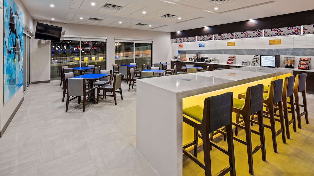 Glo Best Western Tulsa-Catoosa East Route 66 25/29