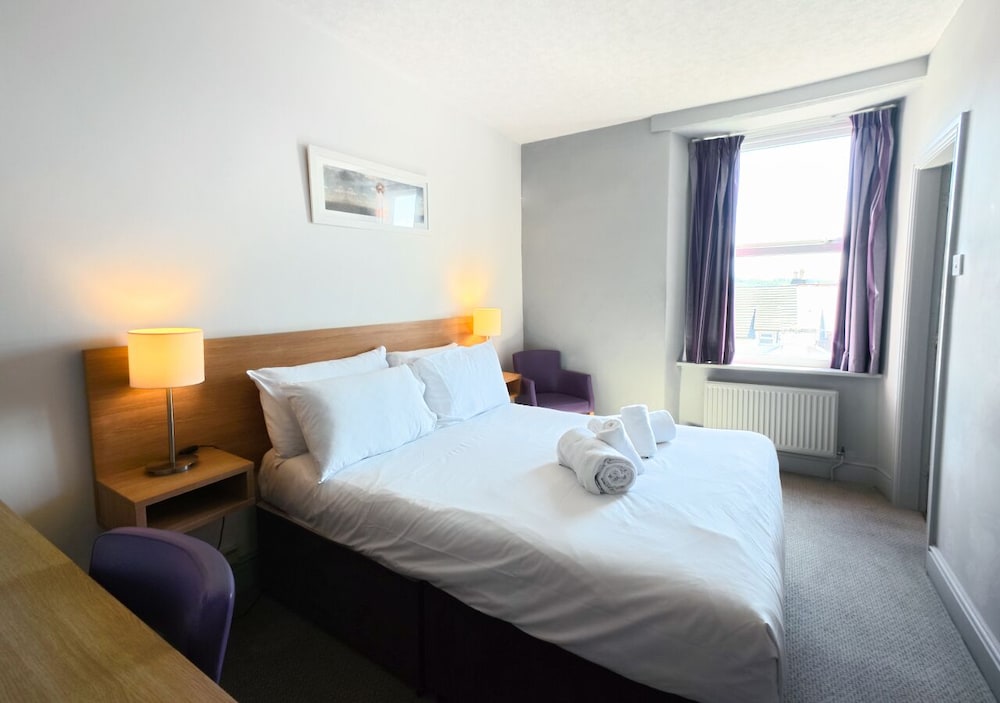 County Hotel 28/68