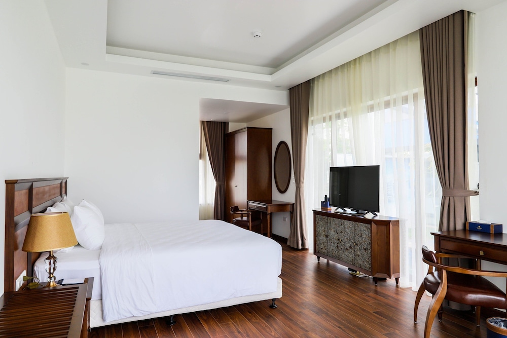 Premier, Queen Bed