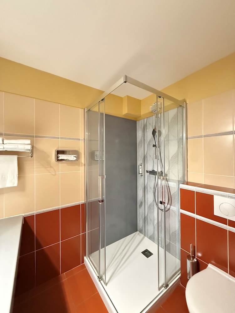 The Originals City, Hotel Le Boeuf Rouge, Saint-Junien 55/56