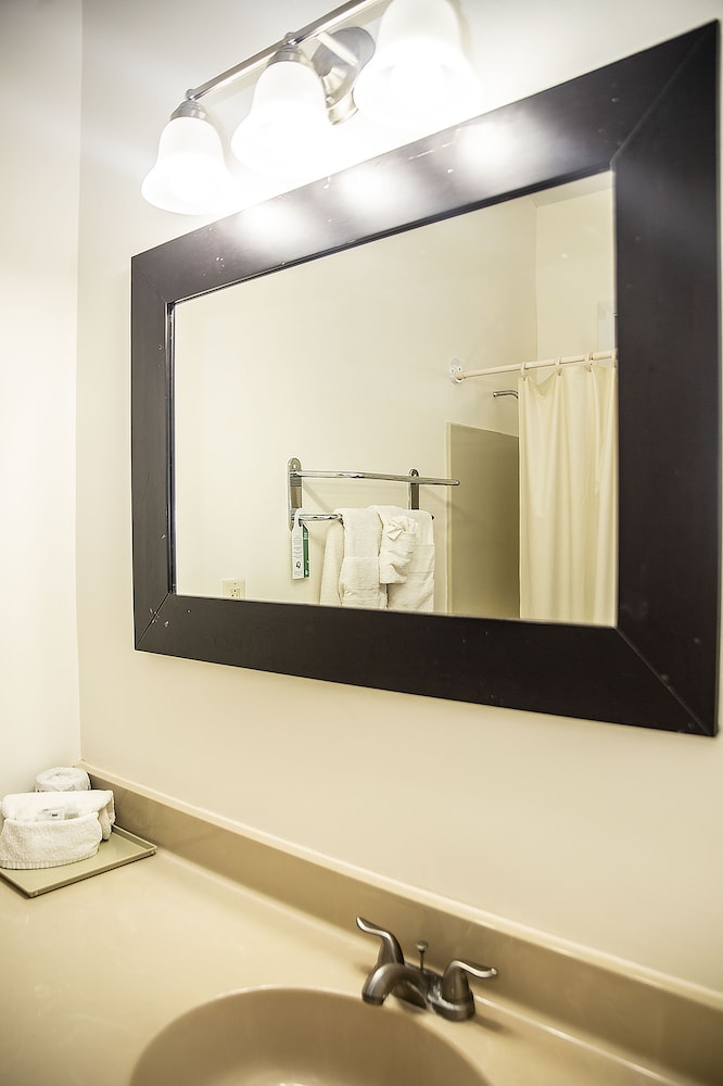 Orange Hill Beach Inn 60/60