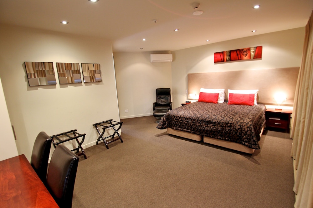 Delorenzo S Studio Apartments 34/72