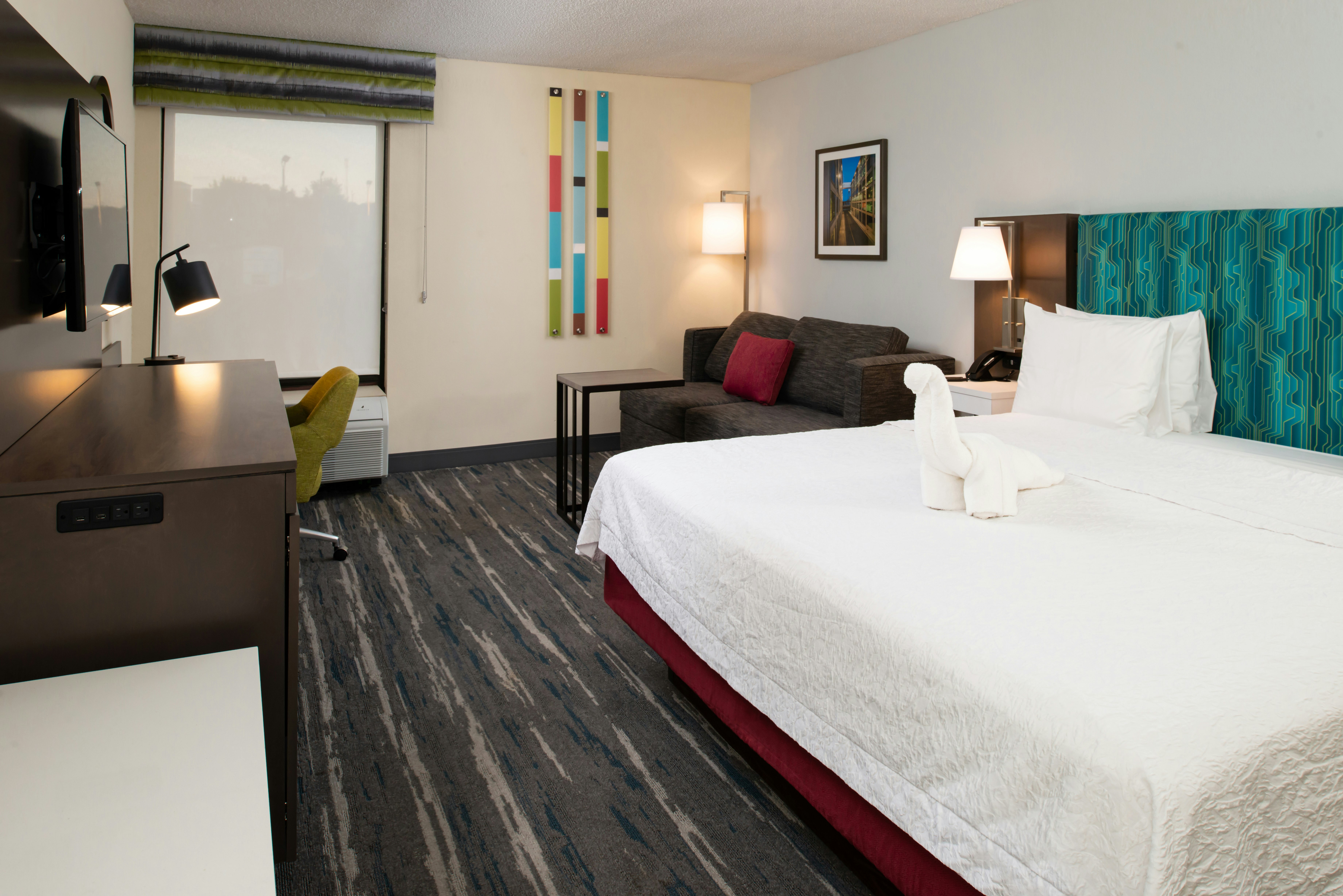 ROOM, KING BED
