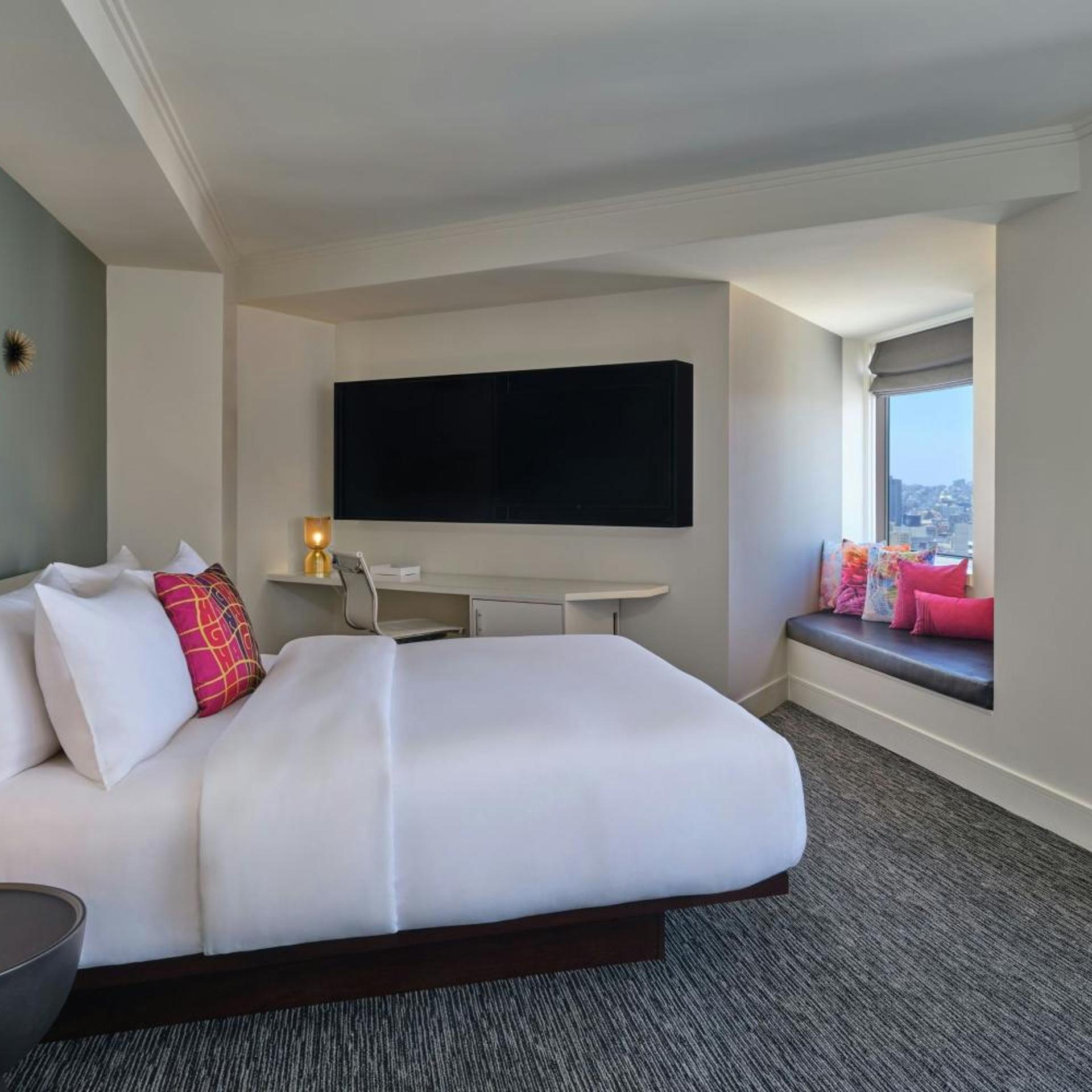 1 Bedroom, Penthouse Suite, King Bed, City View