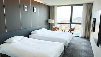 Family, Multiple Beds