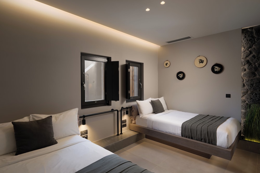 Apikia Santorini Suites - Adults Only 22/85