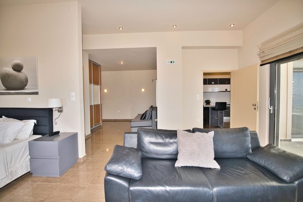 Marini Luxury Apartments And Suites 53/75