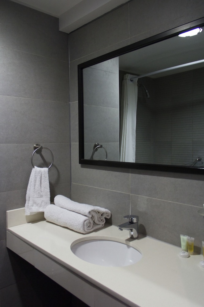 HOTEL IQUIQUE EXPRESS(FORMERLY Hotel Spark Express Iquique) 35/37