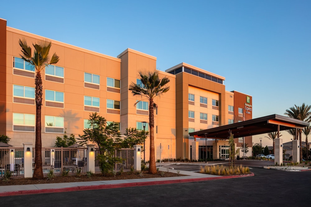Holiday Inn Express & Suites Moreno Valley - Riverside 1/47