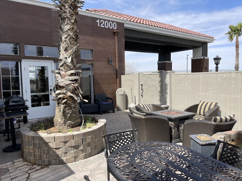 La Quinta Inn & Suites by Wyndham Hesperia Victorville 31/44