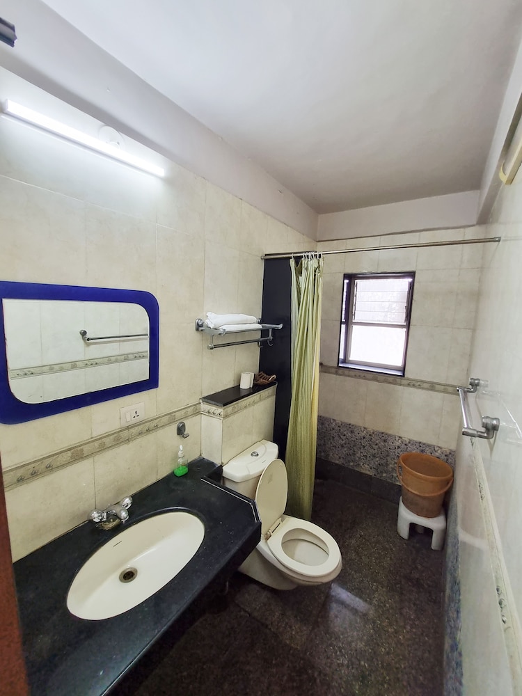 Hotel Raviraj 34/35