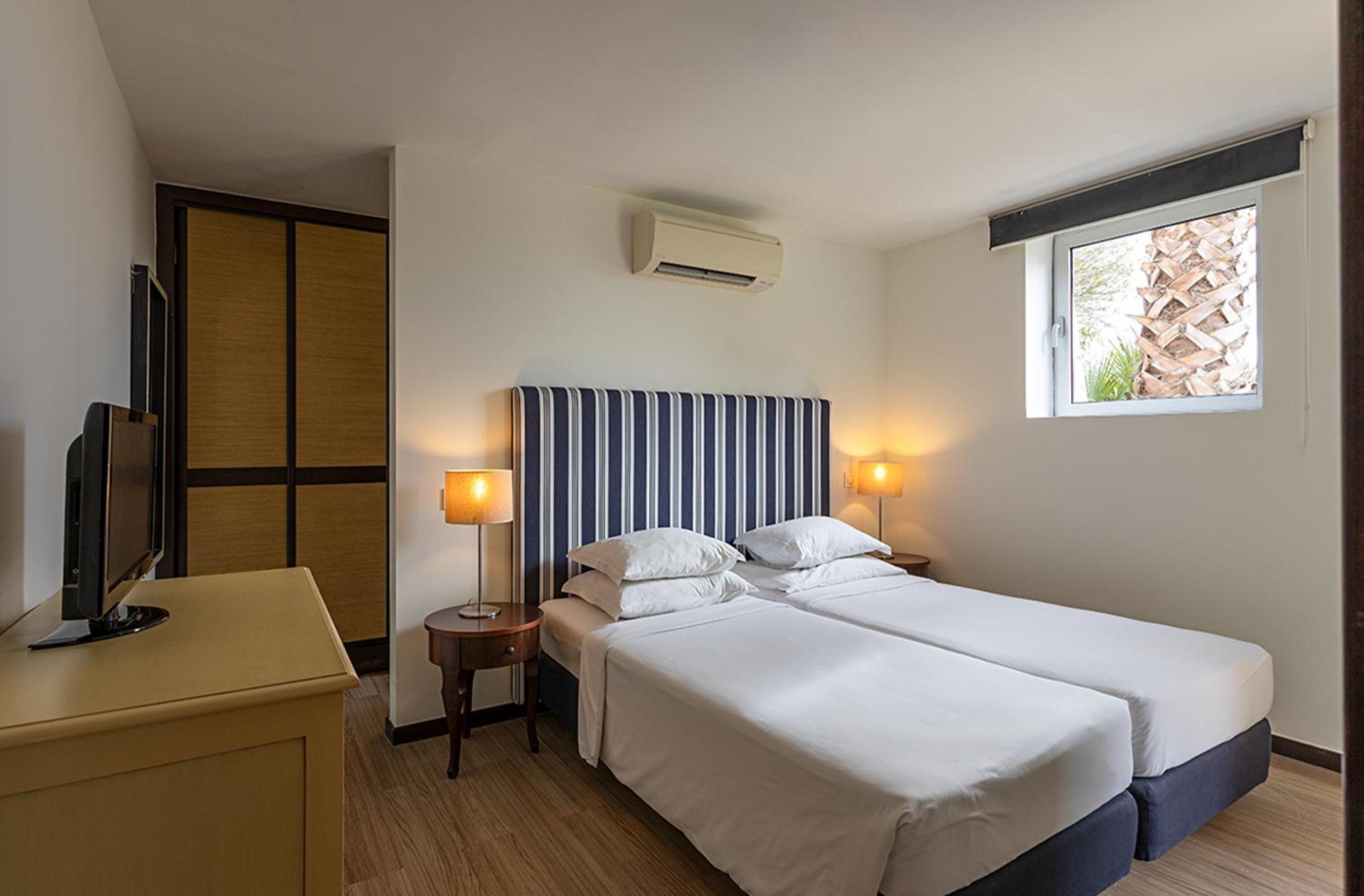 2 Bedrooms, Cliff, Suite, Triple, Sea View