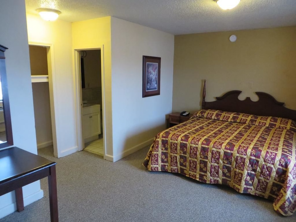 Budgetel Inn & Suites 12/32