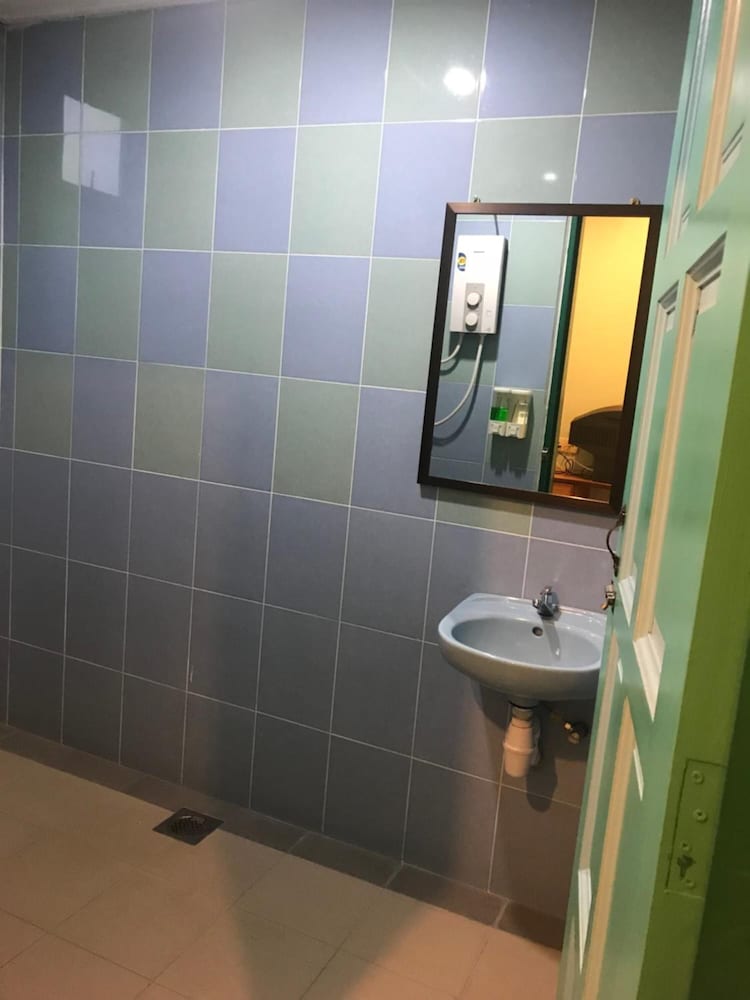 Seri Kangsar KK Hotel 33/34
