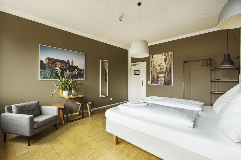 Five Reasons Hotel and Hostel 12/50