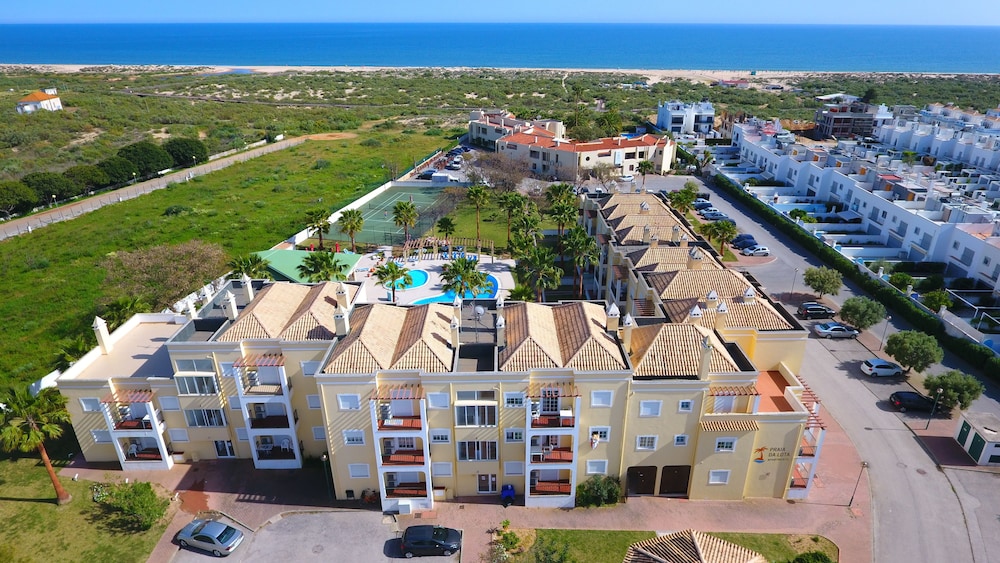 Praia Da Lota Resort Apartments 9/85