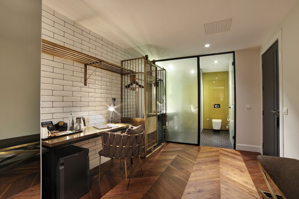 39 Kalamis Marina Hotel 24/50