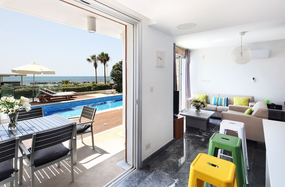 Paradise Cove Luxurious Beach Villas 5/50