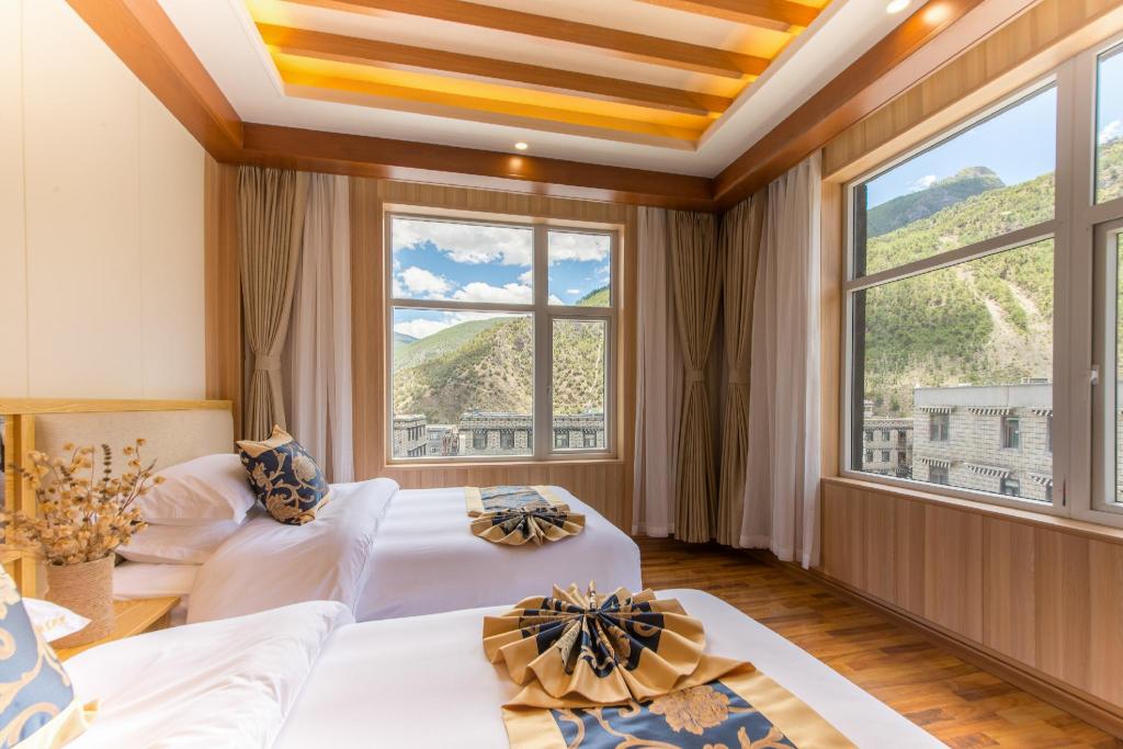 Minyoun Rezen Retreat Yading Daocheng 10/39