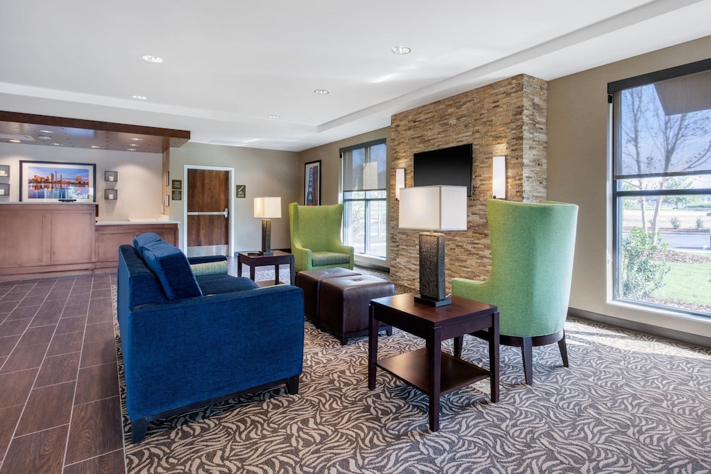 Comfort Inn & Suites At Crossplex Village 33/50