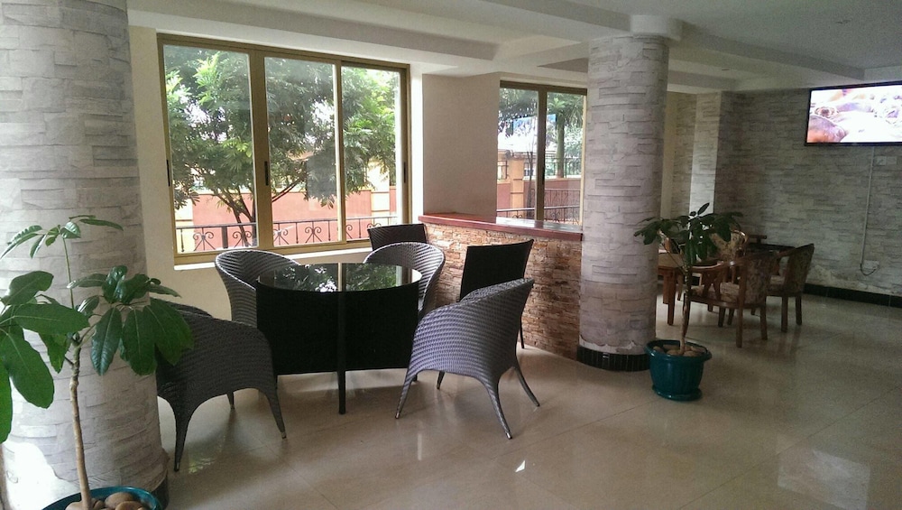 Makutano Hotel 11/18
