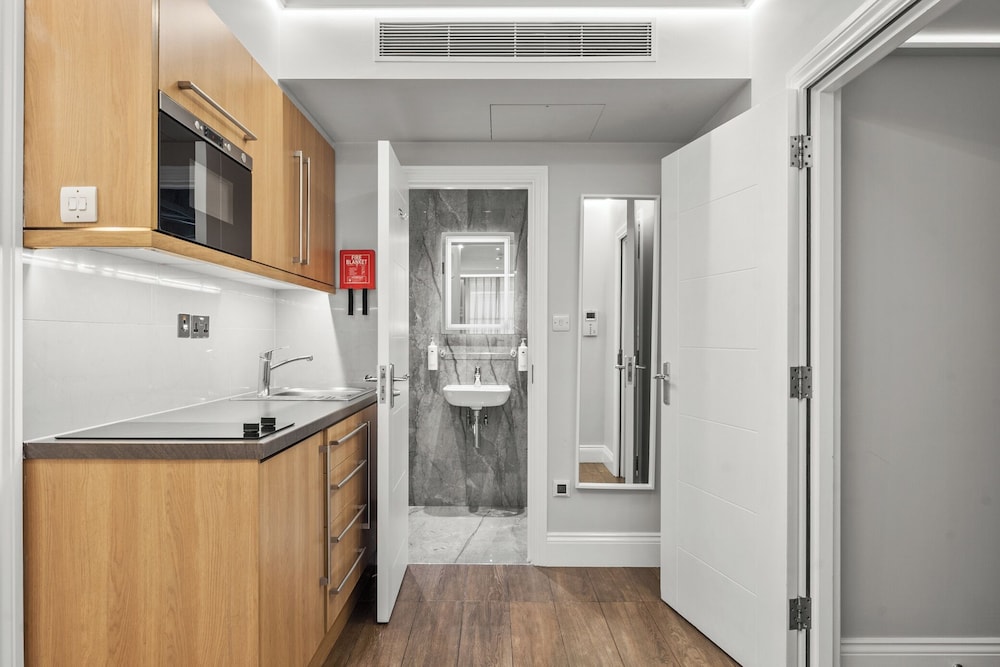 Guilford Street Apartments 25/50