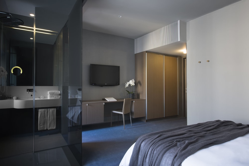 Cubo Hotel 8/31