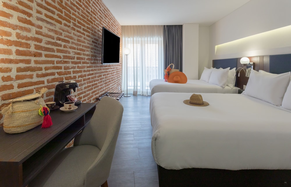 SUPERIOR, 2 QUEEN BEDS