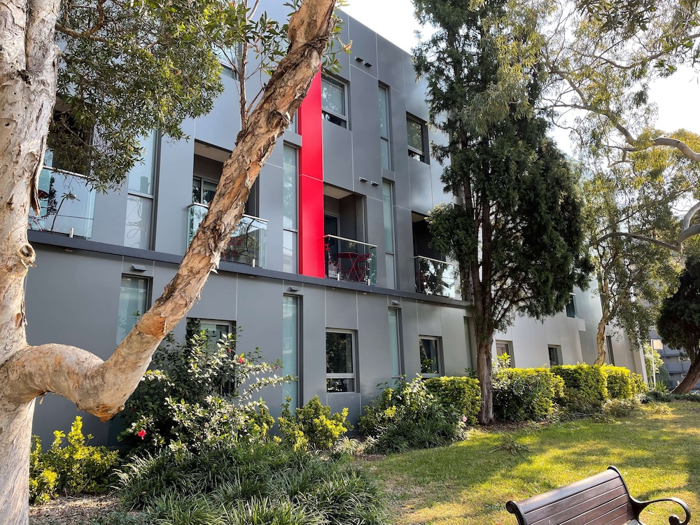 Best Western Plus Camperdown Suites 1/30