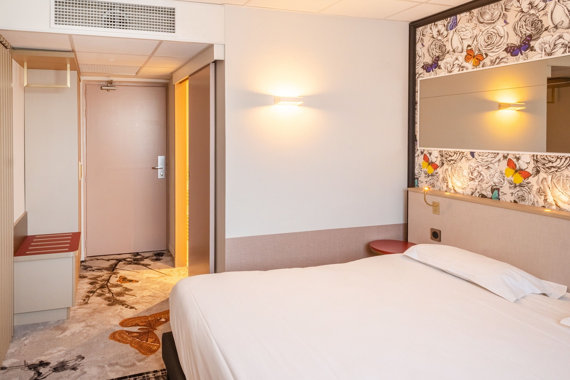 ROOM, DOUBLE BED