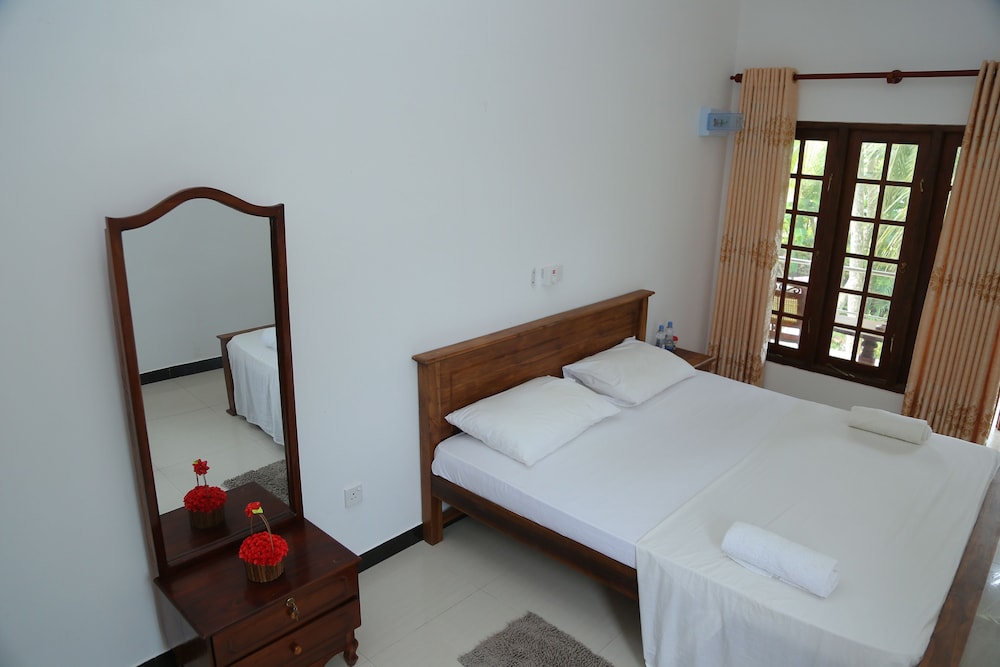 ROOM, DOUBLE BED