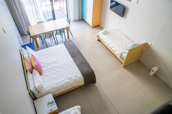 Family, Studio, 6 Beds, Street View