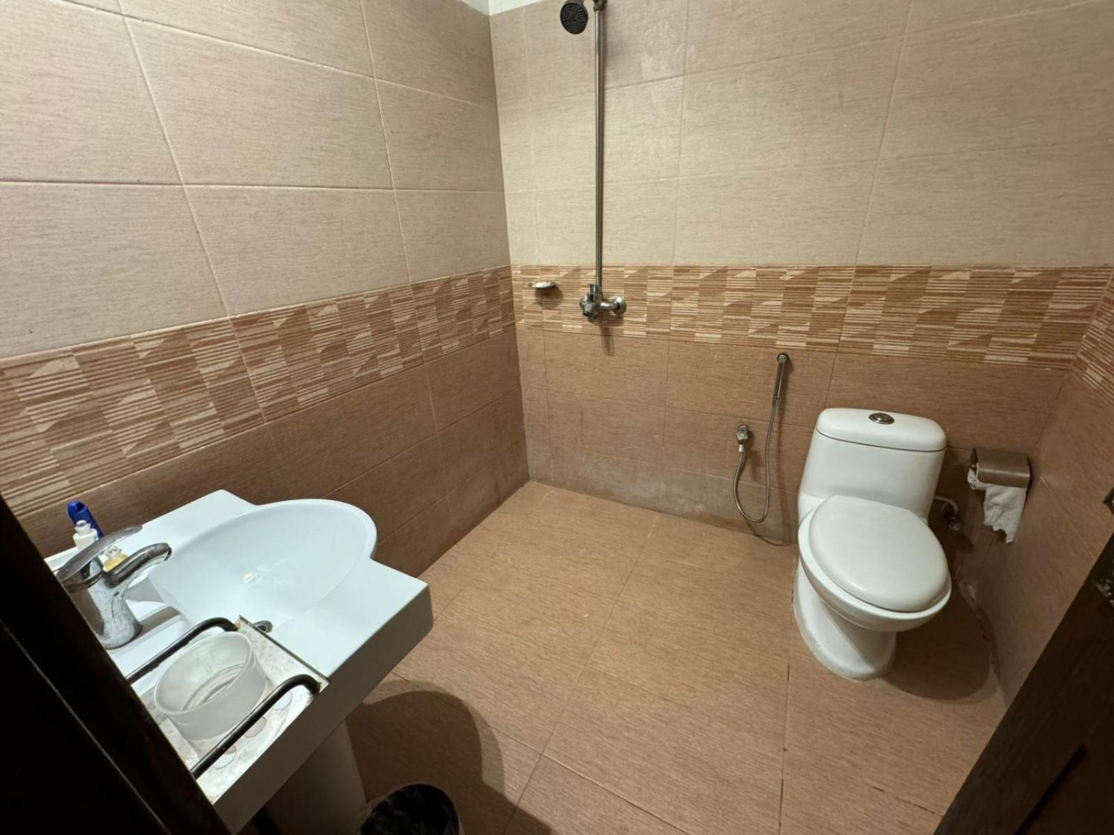 Shelton Boulevard Hotel 20/20