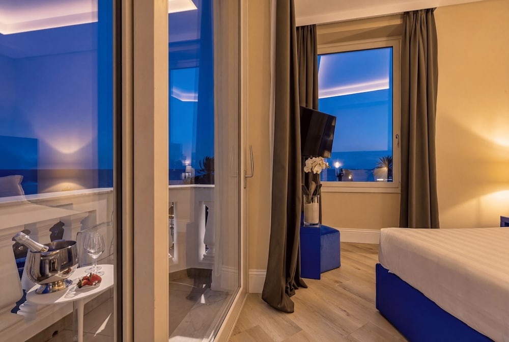 Sanremo Luxury Suites 23/50